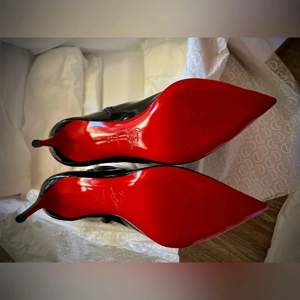 Christian Louboutin
Sporty Kate Booty 80MM Patent Leather Boots NIB - Picture 5 of 10